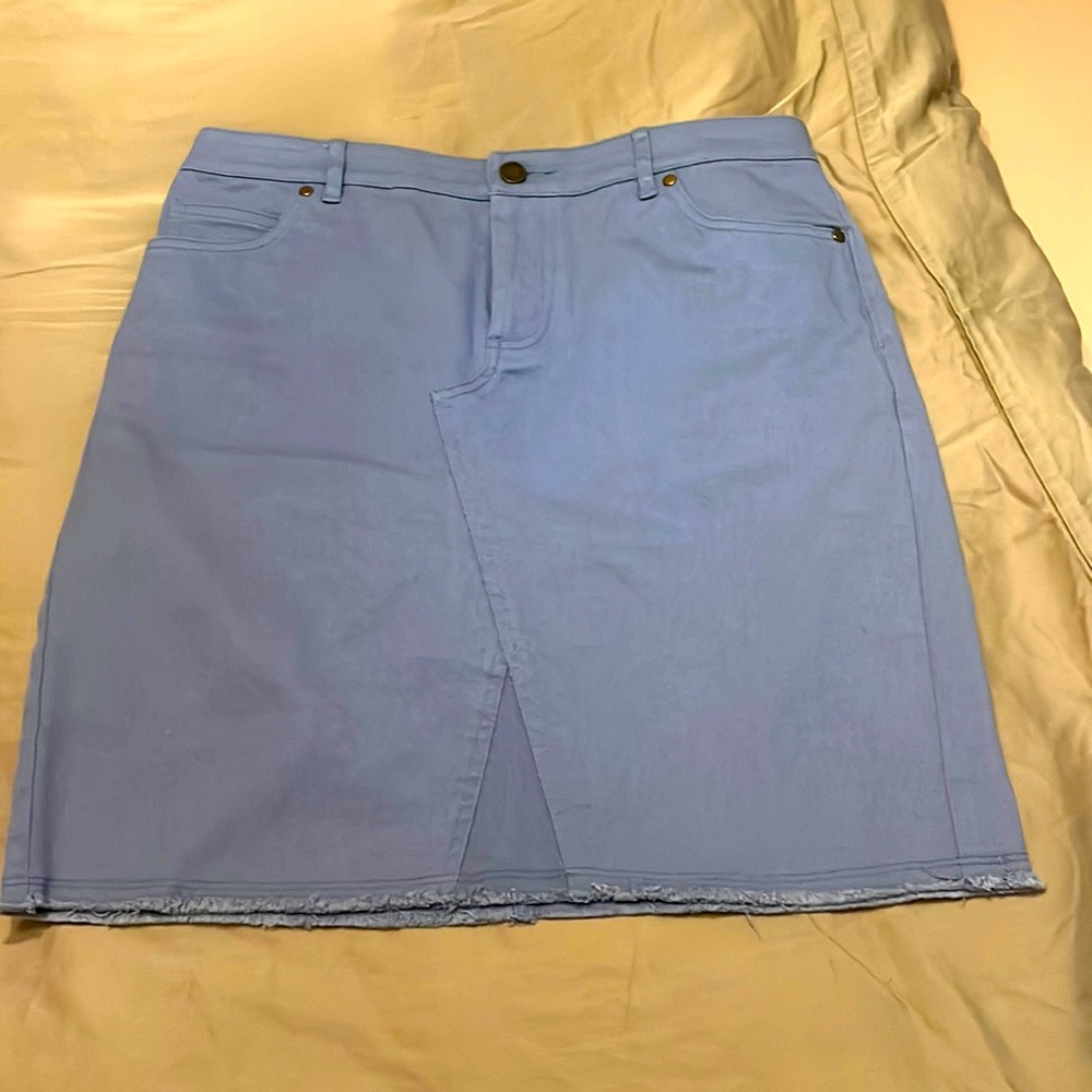 Lord & Taylor Denim Light/Medium Blue Skirt. Size 6